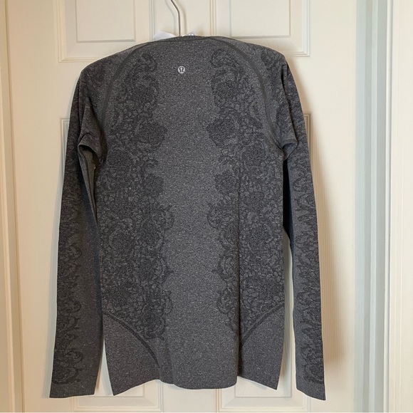 Lululemon Swiftly Tech Long Sleeved Crew in Heathered Black Lace - size 6 - Gray - Picture 6 of 11